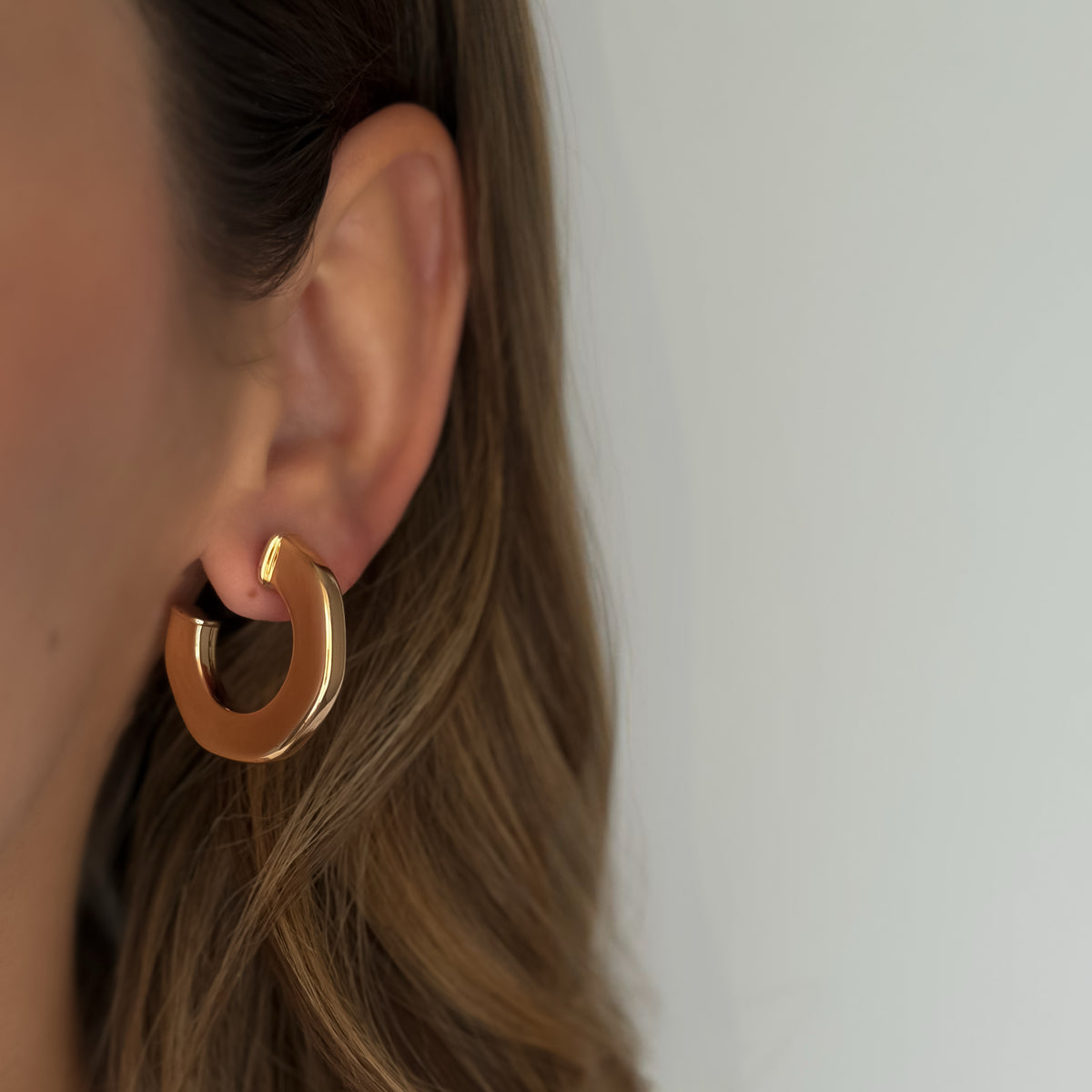 Flat Geometric Hoops