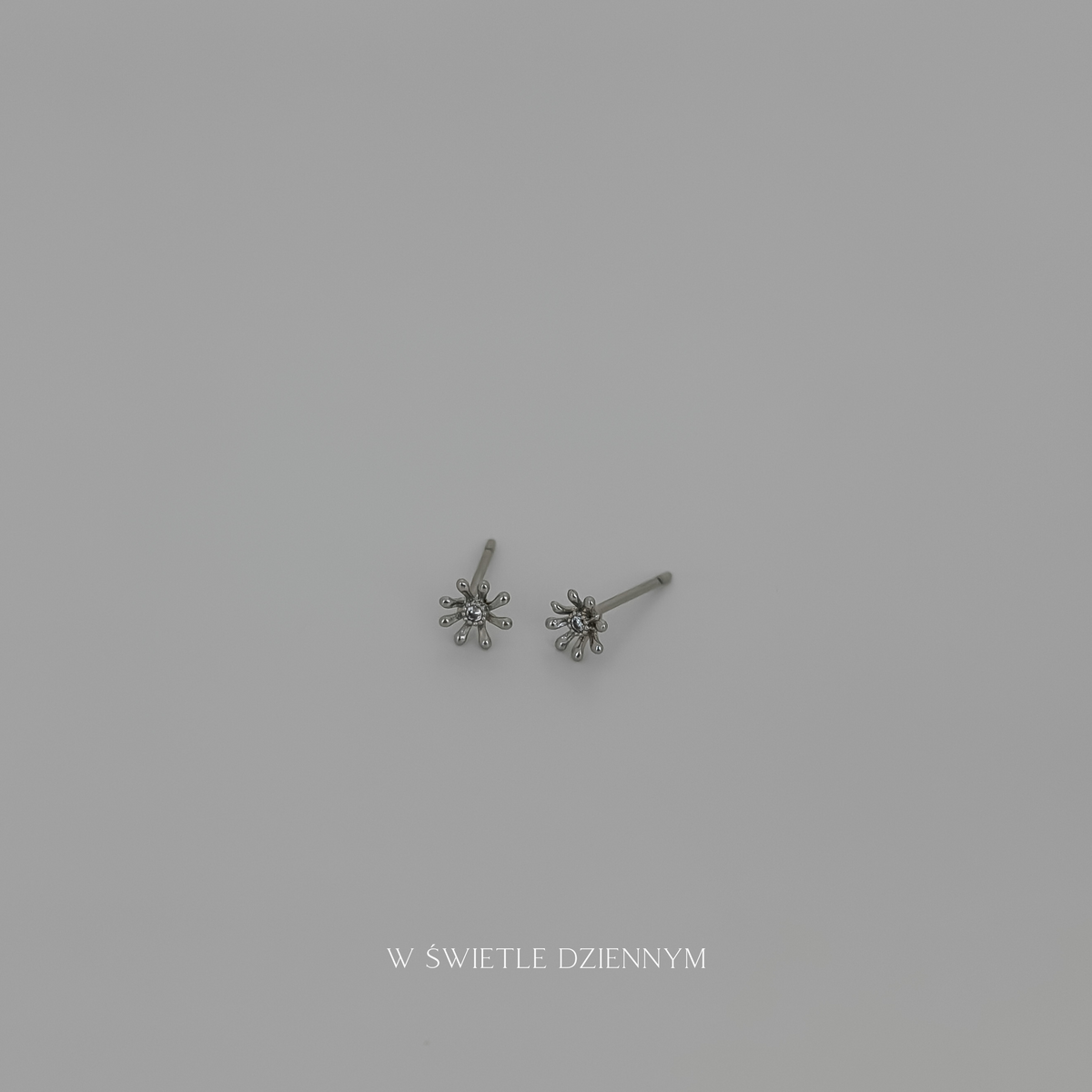 Tiny Fleur Studs [Silver]