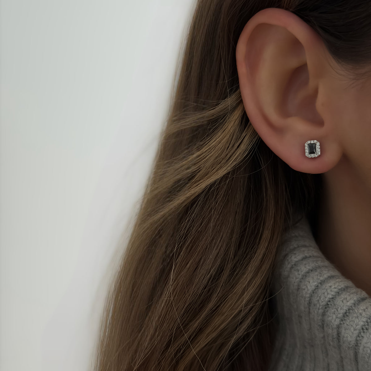 Charlotte Black Studs [Silver]
