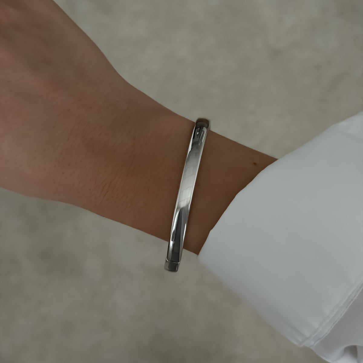 Chic Bangle [Silver]