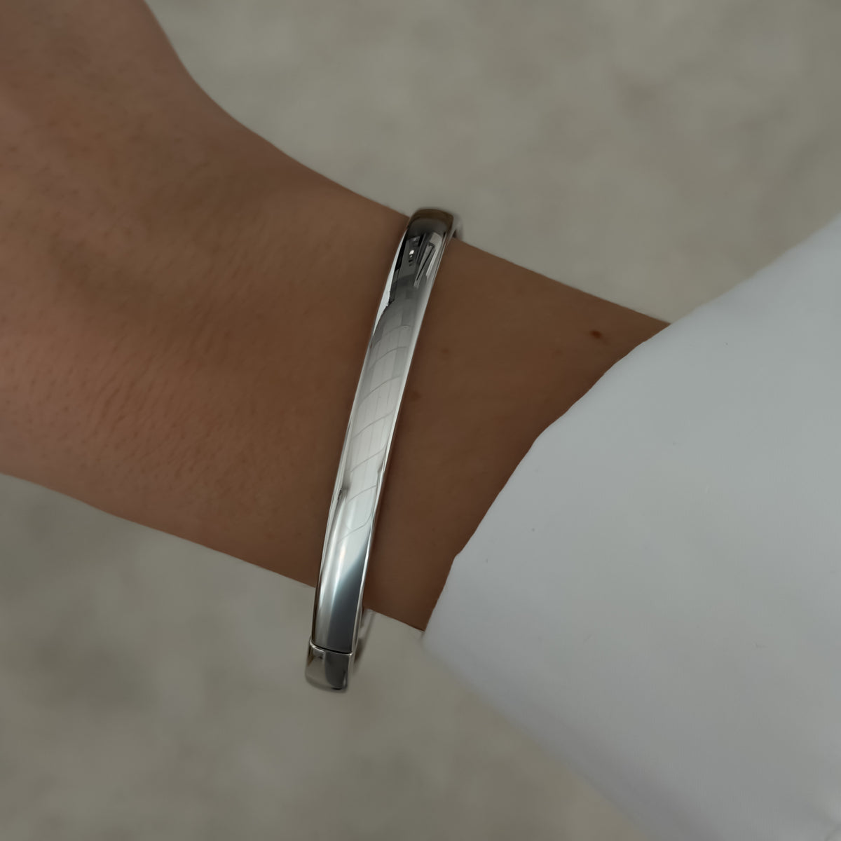 Chic Bangle [Silver]